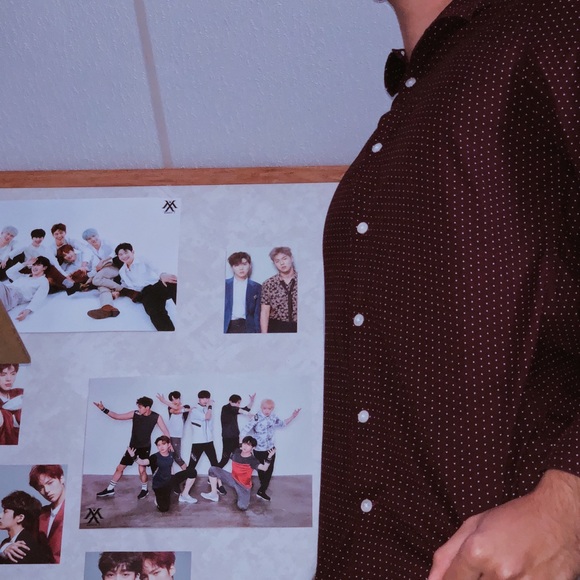 Maroon pattern button up - Picture 3 of 5